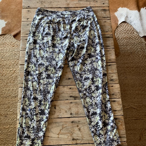 ❌SOLD❌Lululemon drawstring pant - Picture 5 of 9